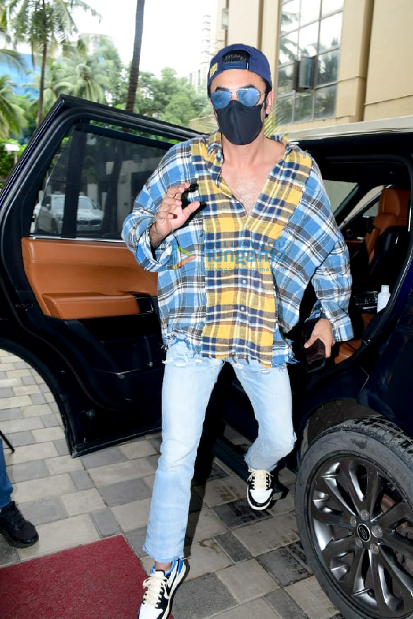 photos ranbir kapoor spotted in andheri 3
