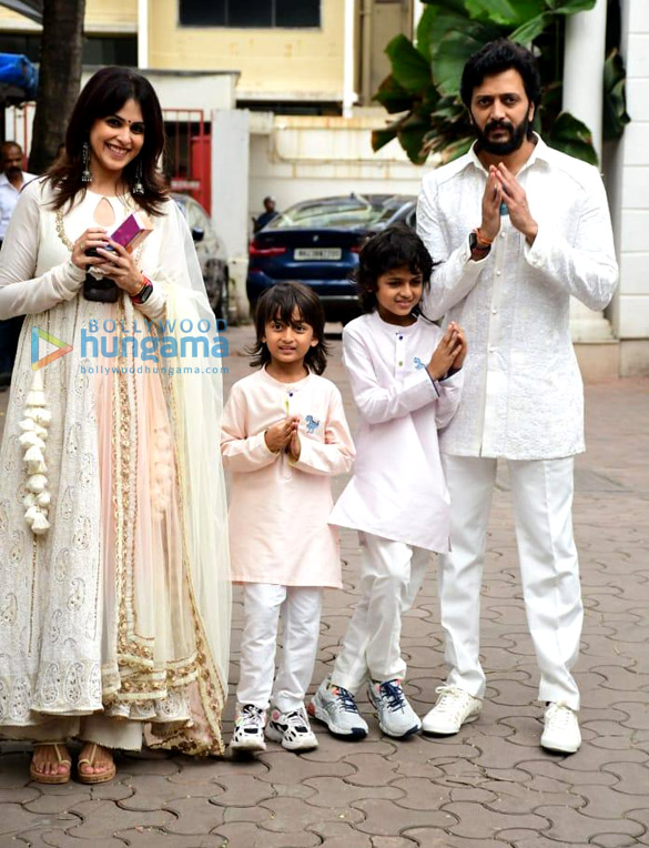 photos raveena tandon palash muchhal and others snapped visiting shilpa shettys house for ganpati 3 2