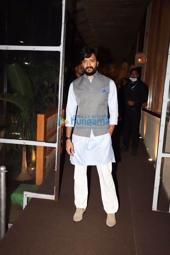 photos riteish deshmukh genelia dsouza shahid kapoor and mira kapoor snapped at bastian in worli 6