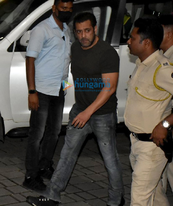 photos salman khan and pooja hegde snapped at kalina airport 3