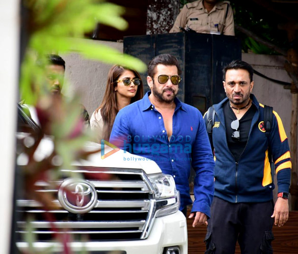photos salman khan and pooja hegde snapped at kalina airport 5 2
