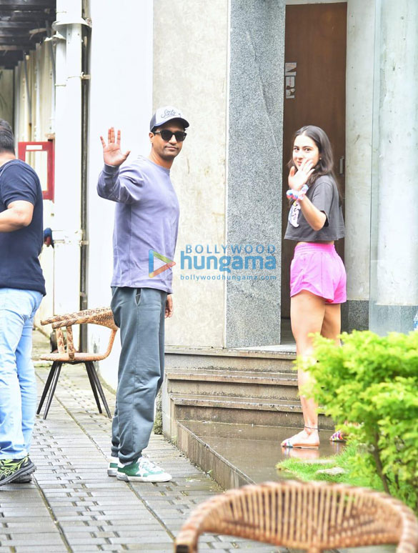 photos sara ali khan and vicky kaushal clicked together at dance class in andheri 1