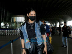 Photos: Shruti Haasan, Jackky Bhagnani and Neha Pendse snapped at the airport