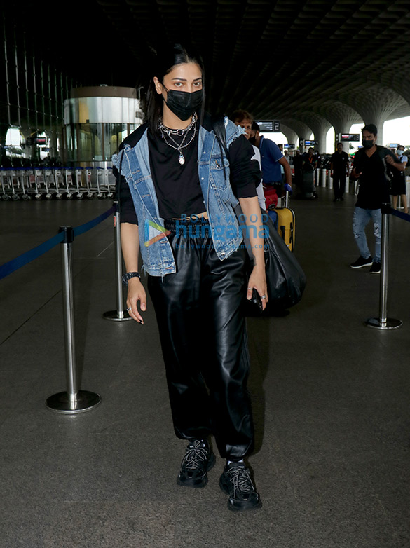 Photos: Shruti Haasan, Jackky Bhagnani and Neha Pendse snapped at the airport