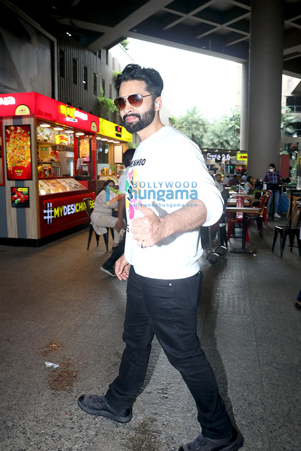 photos shruti haasan jackky bhagnani and neha pendse snapped at the airport 2