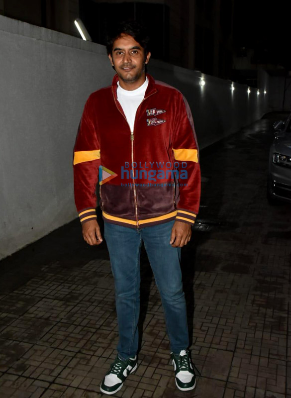 photos sidharth malhotra kiara advani and shashank khaitan snapped at karan johars office in khar 2