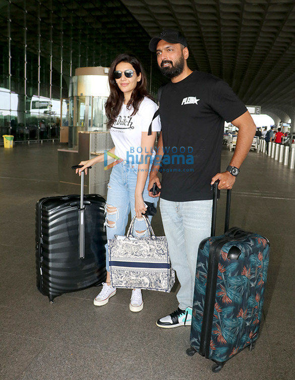 photos sidharth malhotra sonu sood karishma tanna and others snapped at the airport 6