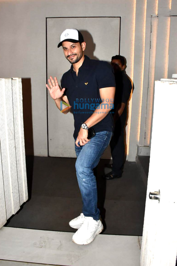 photos soha ali khan and kunal khemu snapped at anika in bandra 1