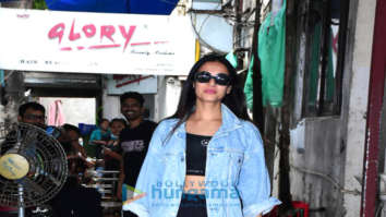 Photos: Sonal Chauhan spotted in Bandra