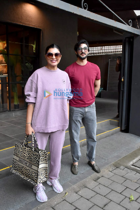 photos sushmita sen snapped with her daughter and rohman shawl at santacruz 2