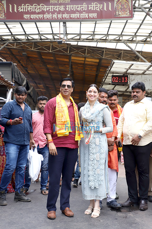 photos tamanna bhatia and madhur bhandarkar snapped at siddhivinayak temple 1