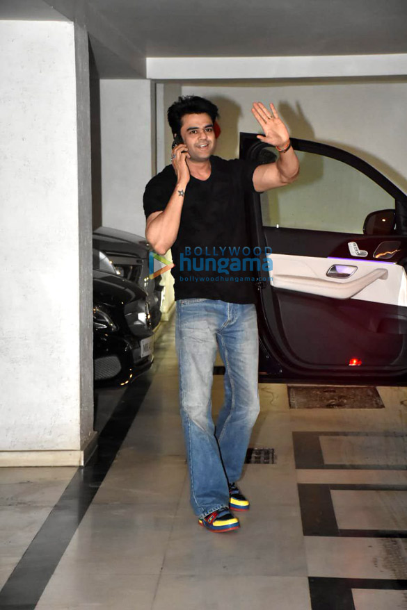 photos varun dhawan kiara advani anil kapoor and others grace the success bash of jugjugg jeeyo at karan johars house in bandra 3