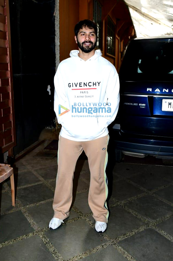 photos varun dhawan and vicky kaushal snapped outside a dance class in juhu 4