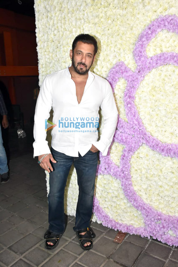 Photos: Salman Khan, Katrina Kaif, Vicky Kaushal and others snapped at Arpita Khan’s home on the occasion of Ganesh Chaturthi Photos: Salman Khan, Katrina Kaif, Vicky Kaushal and others snapped at Arpita Khan’s home on the occasion of Ganesh Chaturthi