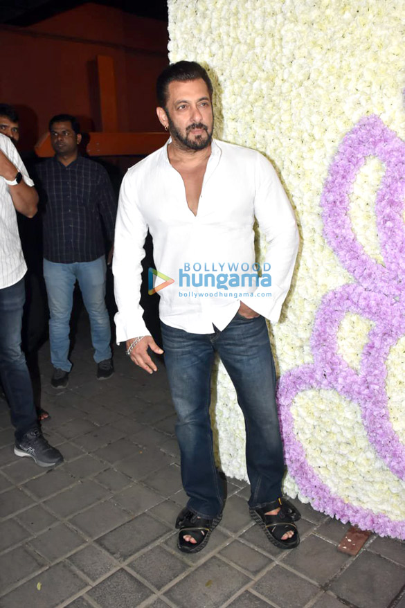 photos vicky kaushal katrina kaif sohail khan and others snapped at arpita khans home on the occasion of ganesh chaturthi5 4