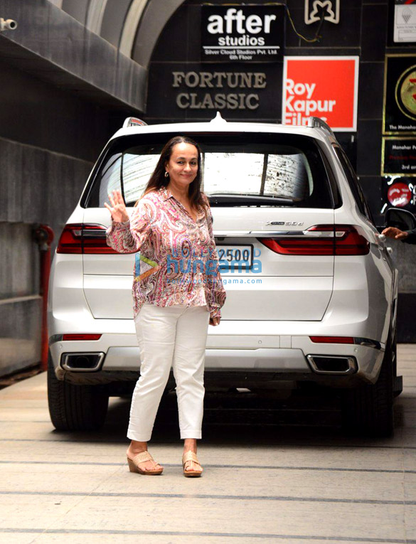 photos vidya balan snapped in khar 7