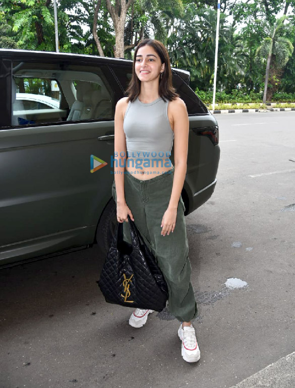 photos vijay deverakonda and ananya panday fly to ahmedabad for liger promotions 4