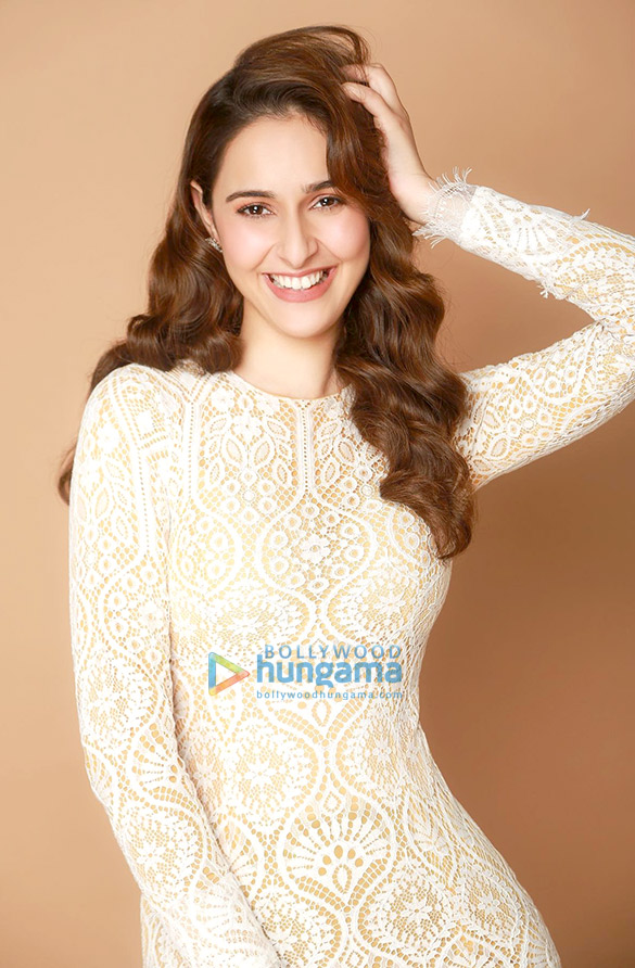 sadia khateeb 2 4