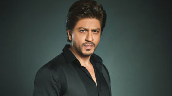 Shah Rukh Khan sets an example of Har Ghar Tiranga; hoists the national flag at Mannat with Gauri Khan and kids