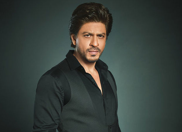 Shah Rukh Khan sets an example of Har Ghar Tiranga; hoists the national flag at Mannat with Gauri Khan and kids
