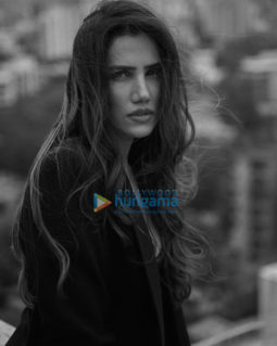 Celebrity Photos of Sonnalli Seygall