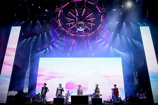 TXT makes history become first K-pop group to perform at Lollapalooza 2022; brings iann dior as surprise guest TXT makes history become first K-pop group to perform at Lollapalooza 2022; brings iann dior as surprise guest