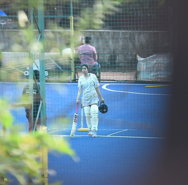 Janhvi Kapoor resumes cricket training for Mr. and Mrs. Mahi, see photos 