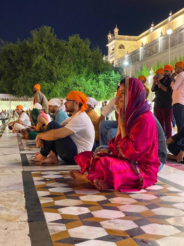 Aamir Khan visits Golden temple in Amritsar to seek blessings for Laal Singh Chaddha