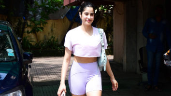 A glimpse of Janhvi Kapoor as she gets snapped in the city