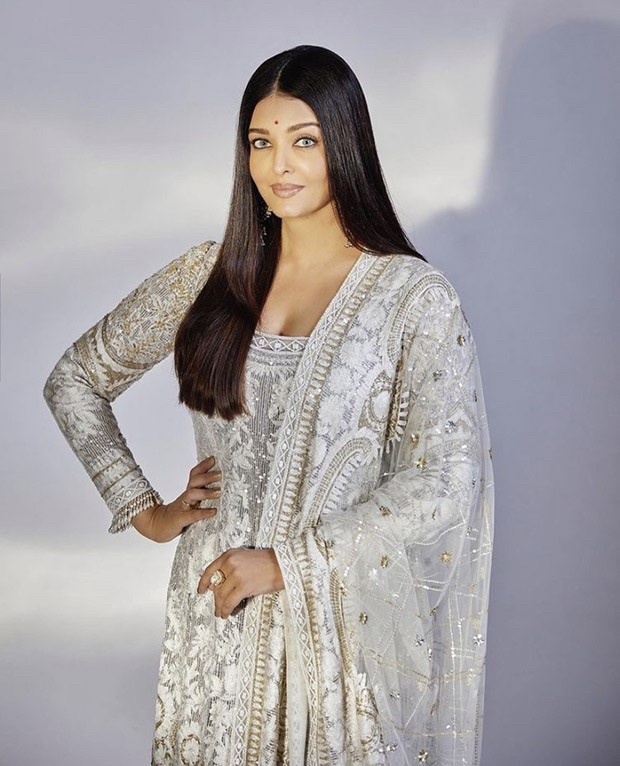 Aishwarya Rai Bachchan steals the show in a white Manish Malhotra Anarkali for Ponniyin Selvan-1 promotions