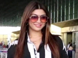 Akanksha Puri walks in style at the airport