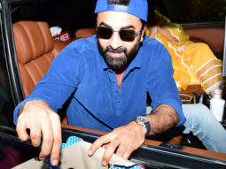 Birthday boy Ranbir Kapoor poses for selfie with fans