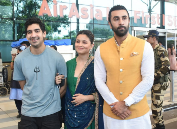 Brahmastra: Ranbir Kapoor, Alia Bhatt and Ayan Mukerji stopped by Bajrang Dal from entering Ujjain temple; police charge protesters Brahmastra: Ranbir Kapoor, Alia Bhatt and Ayan Mukerji stopped by Bajrang Dal from entering Ujjain temple; police charge protesters