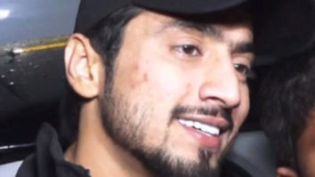 Faisal Shaikh aka Faisu gets mobbed by fans for a selfie