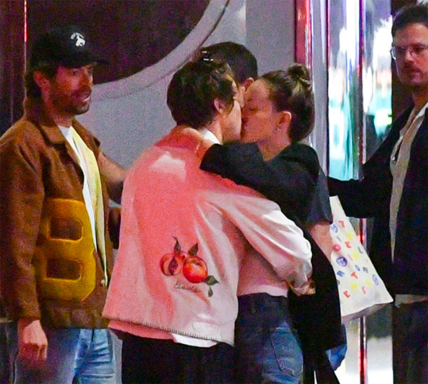 Harry Styles And Olivia Wilde Spotted Kissing After A Romantic Outing 