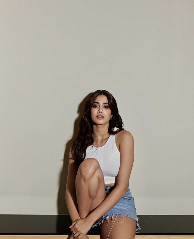 Janhvi Kapoor is beauty inspiration with natural dewy makeup, Here’s how you can recreate her look Janhvi Kapoor is beauty inspiration with natural dewy makeup, Here’s how you can recreate her look