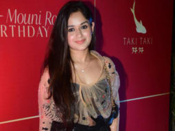 Jannat Zubair looks beautiful in glittery outfit