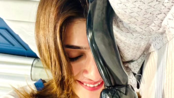 Kriti Sanon glows with happiness with the Filmare award by her side