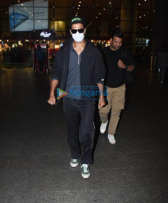 photos aadar jain tara sutaria kriti kharbanda and others snapped at the airport 1446 1