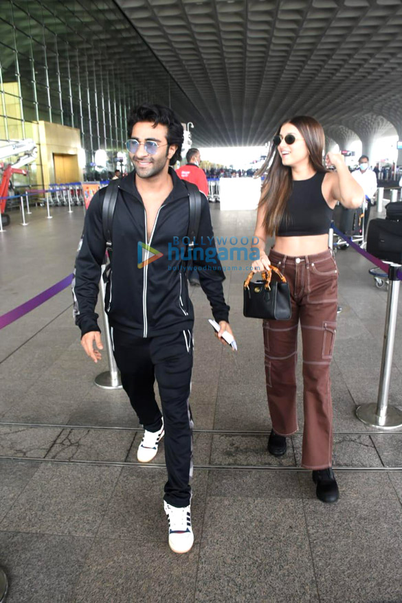 Photos: Aadar Jain, Tara Sutaria, Kriti Kharbanda and others snapped at the airport Photos: Aadar Jain, Tara Sutaria, Kriti Kharbanda and others snapped at the airport
