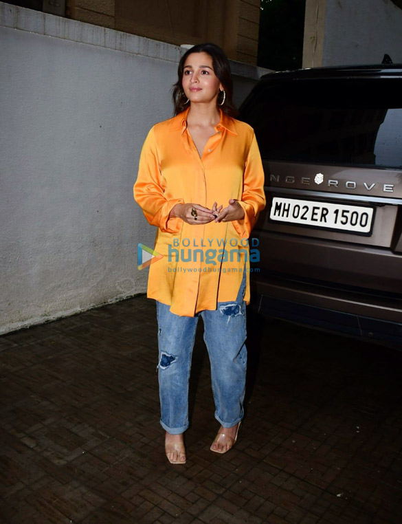 photos alia bhatt nagarjuna and ayan mukerji snapped at karan johars office in khar 7
