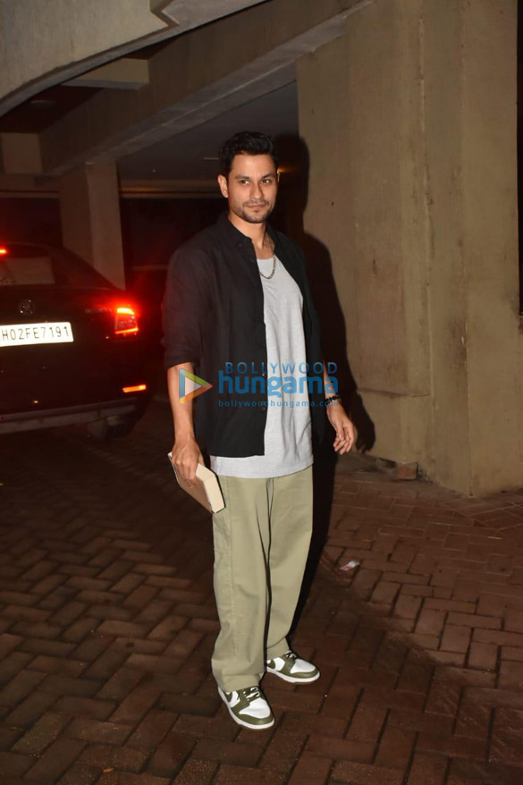 photos alia bhatt ranbir kapoor manish malhotra and others snapped at kareena kapoor khans house to celebrate her birthday 5
