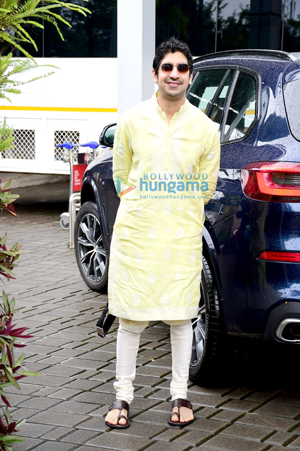 photos alia bhatt ranbir kapoor and ayan mukerji snapped at the mumbai airport 2