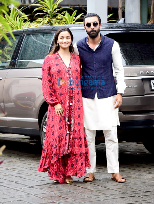 photos alia bhatt ranbir kapoor and ayan mukerji snapped at the mumbai airport 3