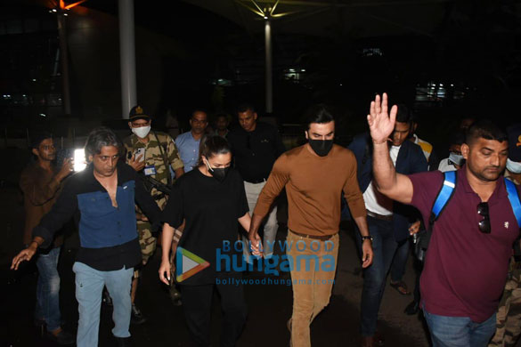 photos alia bhatt and ranbir kapoor snapped at the airport 4