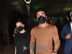 Photos: Alia Bhatt and Ranbir Kapoor snapped at the airport