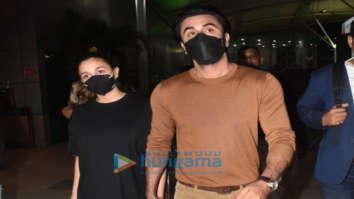 Photos: Alia Bhatt and Ranbir Kapoor snapped at the airport