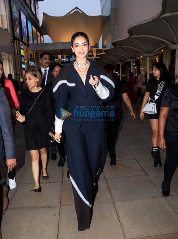 photos ananya panday snapped at pheonix palladium 1