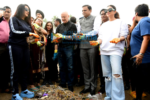 photos anupam kher and parineeti chopra snapped participating in the beach cleanup drive in juhu 2