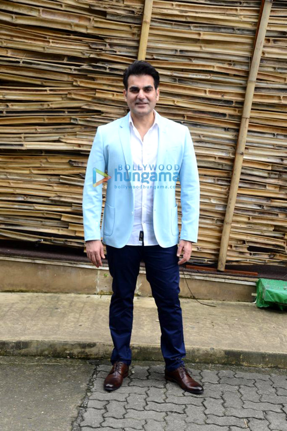 photos arbaaz khan raveena tandon satish kaushik and team patna shukla snapped for brunch at bastian i 3